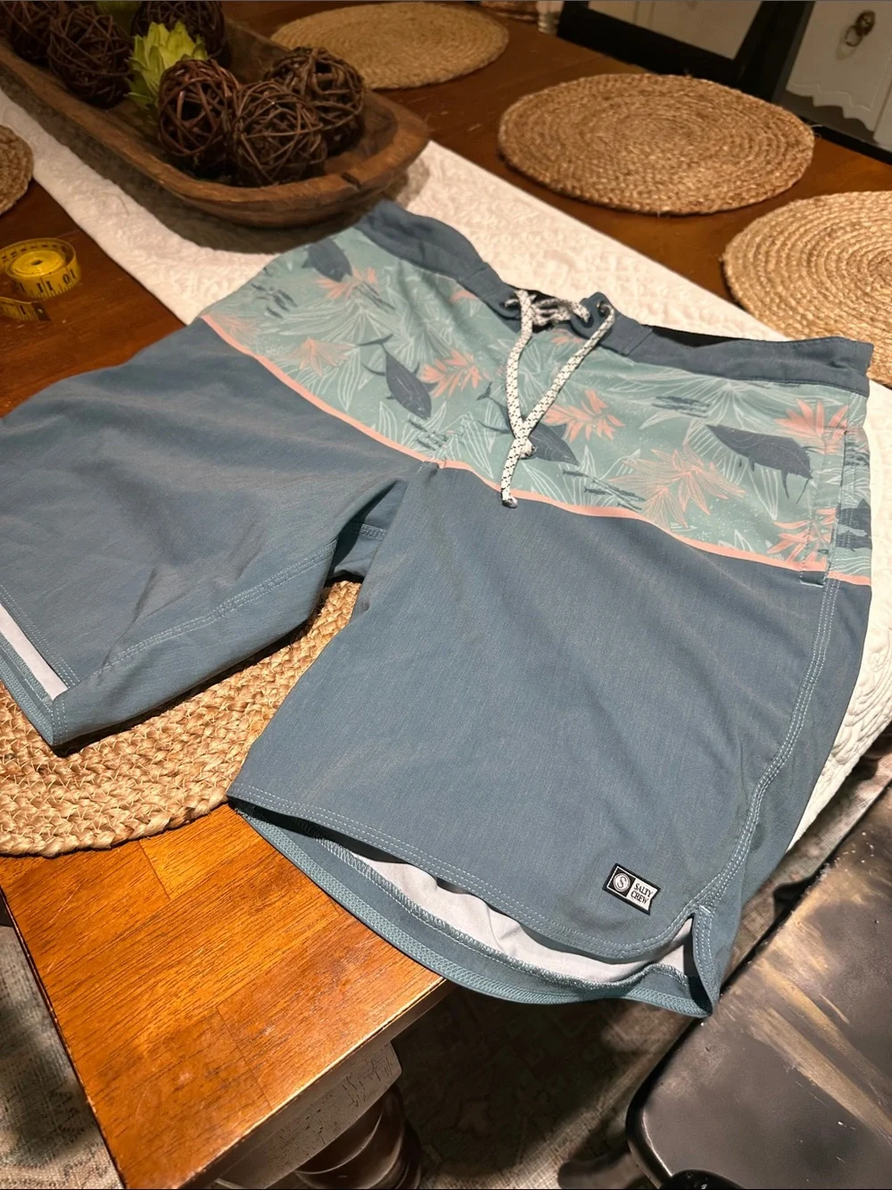 Men's Salty Crew Blue Tropical Panel Swim Shorts Sz 34, 7 inch inseam
